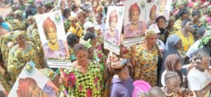 À Faranah, Hadja Makalé Camara promet l’eau courante et appelle les femmes à prendre le pouvoir