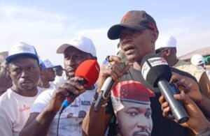 CAMPAGNE ÉLECTORALE : YOUSSOUF CAMARA CONDUIT KOUREMALÉ DERRIÈRE MAMADI DOUMBOUYA 3 CAMPAGNE ÉLECTORALE : YOUSSOUF CAMARA CONDUIT KOUREMALÉ DERRIÈRE MAMADI DOUMBOUYA