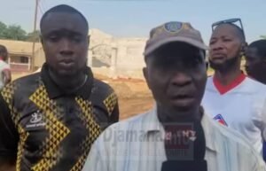 Coyah : les habitants de Doumbouyah Centre financent eux-mêmes le reprofilage de leur route principale