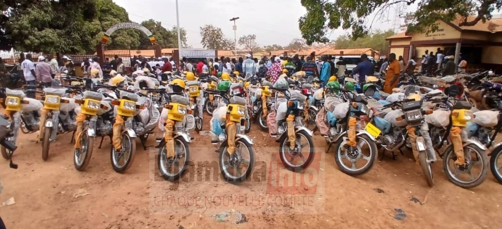 DOKO : 40 motos offertes aux responsables locaux pour soutenir la candidature du Général Mamadi Doumbouya 1 DOKO : 40 motos offertes aux responsables locaux pour soutenir la candidature du Général Mamadi Doumbouya