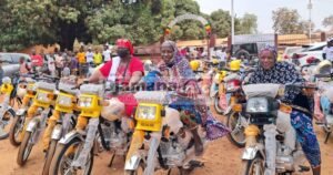 DOKO : 40 motos offertes aux responsables locaux pour soutenir la candidature du Général Mamadi Doumbouya 2 DOKO : 40 motos offertes aux responsables locaux pour soutenir la candidature du Général Mamadi Doumbouya