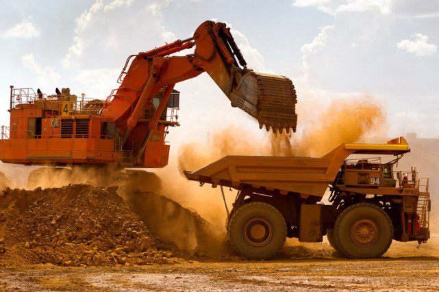 Guinée : le groupe minier émirien Axis réclame près de 30 milliards de dollars à l’État devant la Banque mondiale