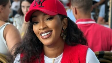 Réveillon au Palm Camayenne : Djélykaba Bintou privée de scène à deux minutes de son show 7 Réveillon au Palm Camayenne : Djélykaba Bintou privée de scène à deux minutes de son show