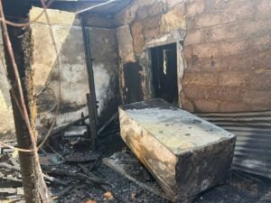 Coleyah Lancéboungni : un incendie ravage une maison et laisse une famille sans abri 2 Coleyah Lancéboungni : un incendie ravage une maison et laisse une famille sans abri