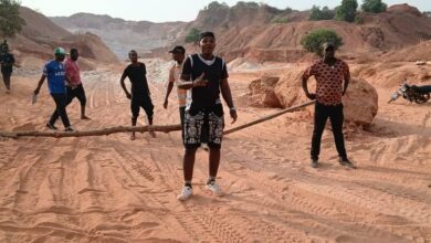 Kindia : les habitants de Koliady 2 manifestent contre la gestion jugée opaque d’une carrière de granite