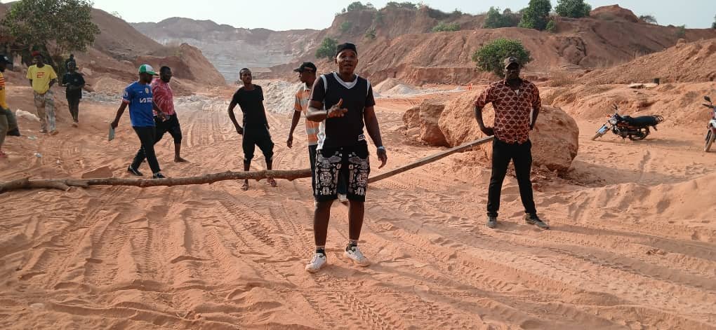 Kindia : les habitants de Koliady 2 manifestent contre la gestion jugée opaque d’une carrière de granite