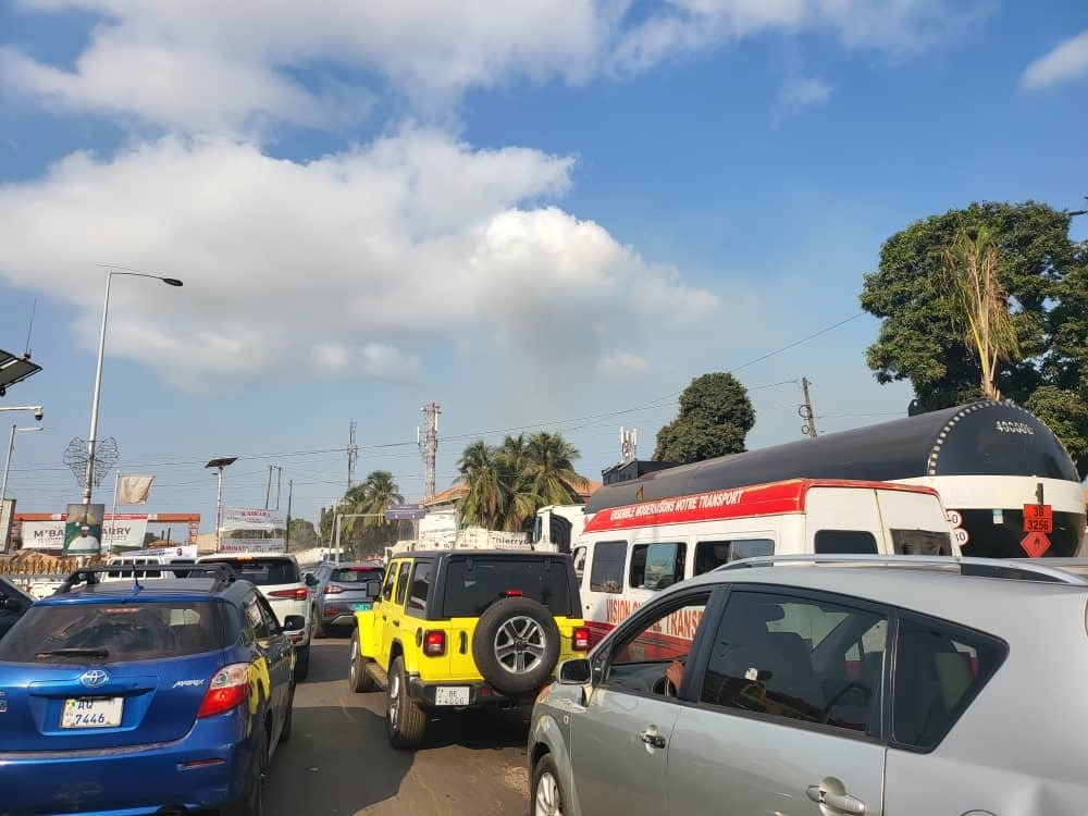 Forte tension sécuritaire à Kaloum après des tirs entendus près de la Maison centrale