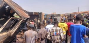 Kankan : flammes dévastatrices dans un garage, trois camions réduits en cendres