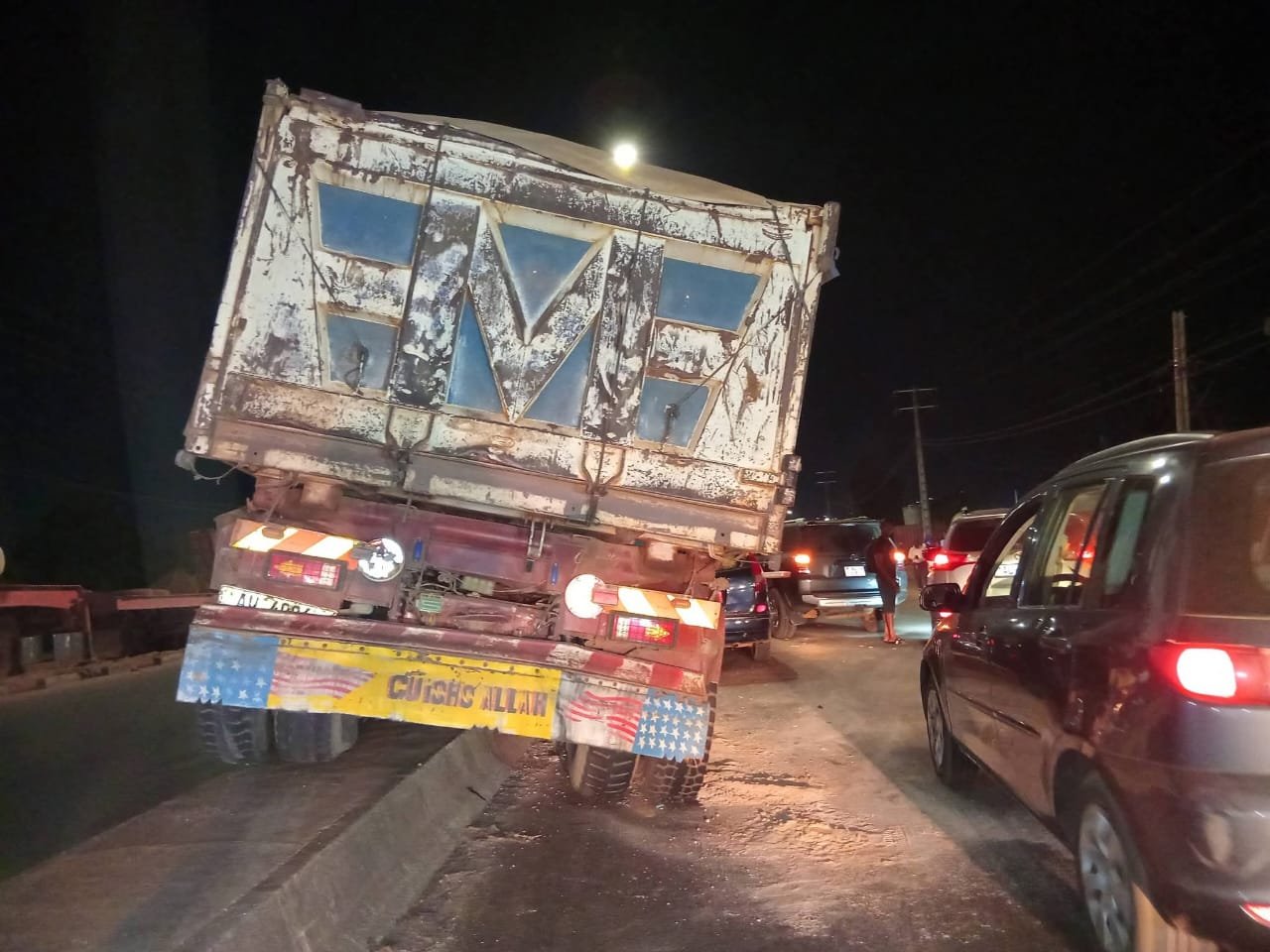 Somayah : un camion hors de contrôle provoque un grave accident et paralyse la circulation