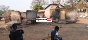 Faranah : le gouvernement guinéen assiste les sinistrés de Dalamara après un incendie dévastateur