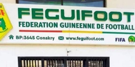 FEGUIFOOT : Malheureusement, le football guinéen est devenu un véritable business pour les hommes d’affaires. Les anciennes gloires de l’équipe nationale se regardent en chiens de faïence. Ça donne ce que ça donne.