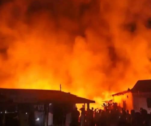 Siguiri : le grand marché de léro ravagé par un incendie dans la nuit du 19 au 20 mars 2026
