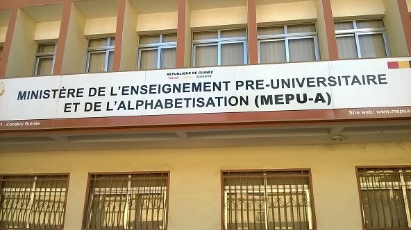 Guinée : le calendrier scolaire réaménagé, les cours s’arrêtent le 30 mai et les examens débutent en juin
