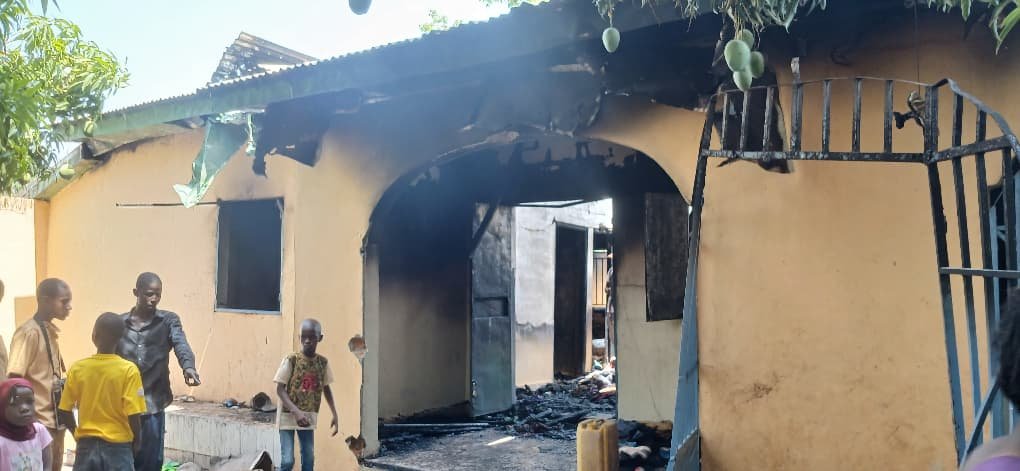 Kankan : incendie à bordo s. O. S, deux appartements réduits en cendres Kankan : incendie à bordo s. O. S, deux appartements réduits en cendres