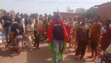 Mandiana : un jeune marcheur quitte francélia pour le burkina faso afin de rencontrer le capitaine ibrahim traoré