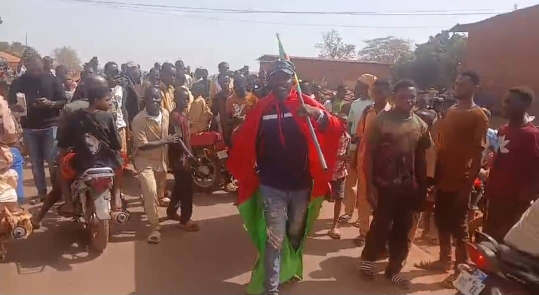 Mandiana : un jeune marcheur quitte francélia pour le burkina faso afin de rencontrer le capitaine ibrahim traoré Mandiana : un jeune marcheur quitte francélia pour le burkina faso afin de rencontrer le capitaine ibrahim traoré