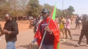 Mandiana : un jeune marcheur quitte francélia pour le burkina faso afin de rencontrer le capitaine ibrahim traoré 1 Mandiana : un jeune marcheur quitte francélia pour le burkina faso afin de rencontrer le capitaine ibrahim traoré