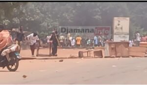 Kankan : tensions et barricades après la mort de karifa condé lors d’une poursuite policière