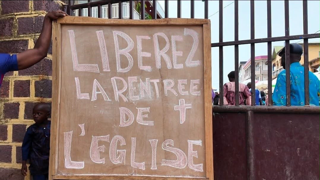 Kindia : les fidèles de la paroisse sainte-croix dénoncent l’occupation des voies d’accès à leur église Kindia : les fidèles de la paroisse sainte-croix dénoncent l’occupation des voies d’accès à leur église