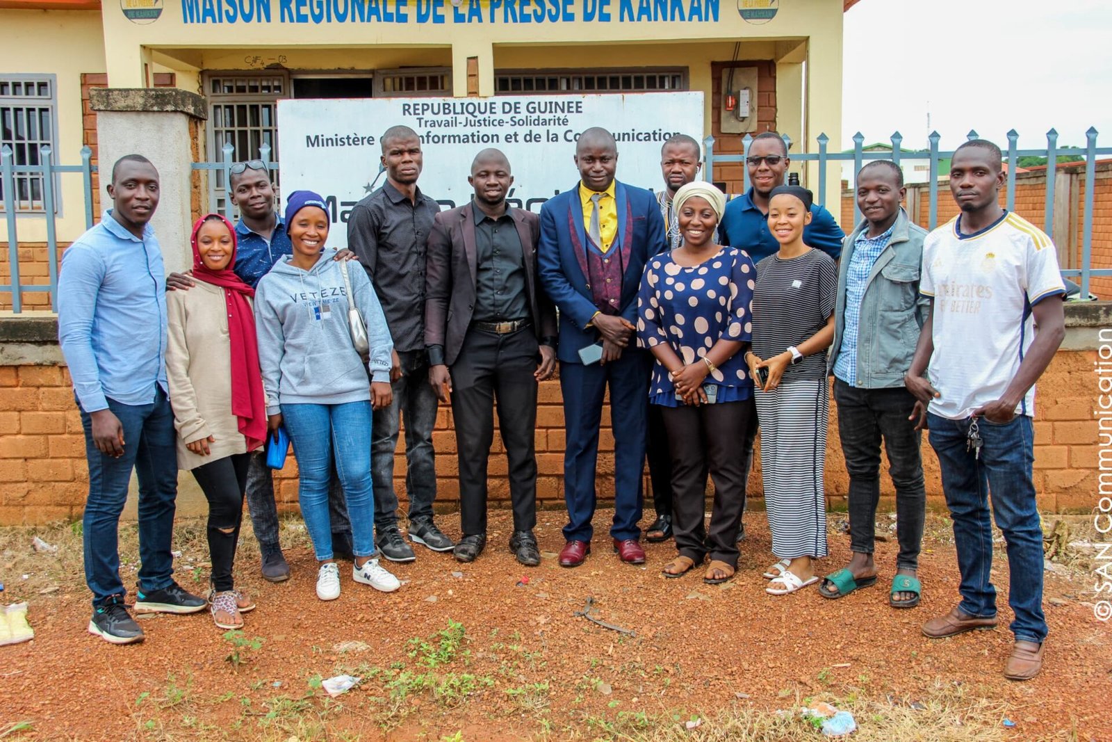Médias Numériques à Kankan: Des Journalistes Formés à la Création de Contenus Visuels …. 1 Médias Numériques à Kankan: Des Journalistes Formés à la Création de Contenus Visuels ….