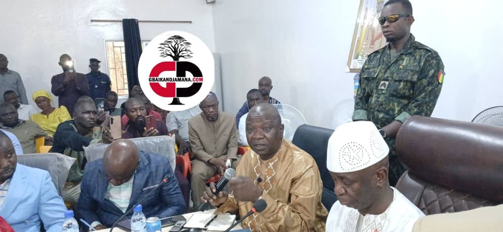 Siguiri : Le ministre des mines et de la géologie réitère l'exclusion des chinois et des indiens dans l'exploitation artisanale des mines. 1 Siguiri : Le ministre des mines et de la géologie réitère l'exclusion des chinois et des indiens dans l'exploitation artisanale des mines.