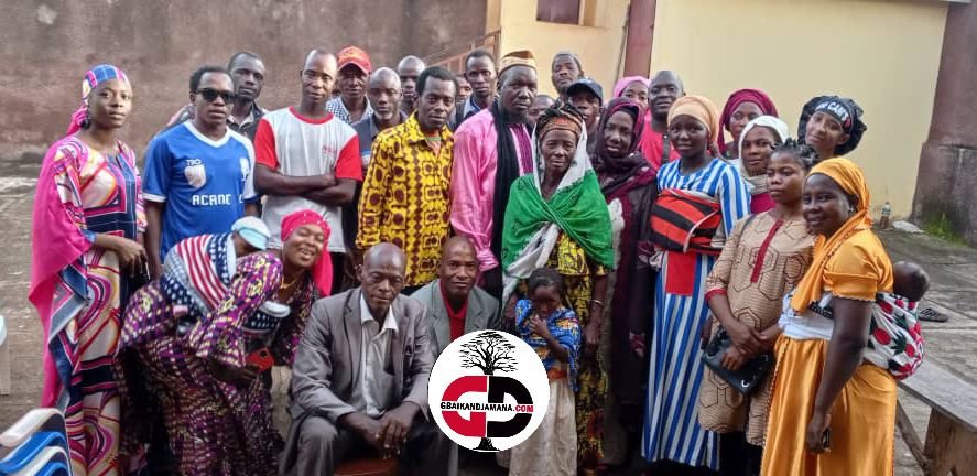 Faranah : Les enseignants contractuels non retenus plaident leurs causes. 1 Faranah : Les enseignants contractuels non retenus plaident leurs causes.