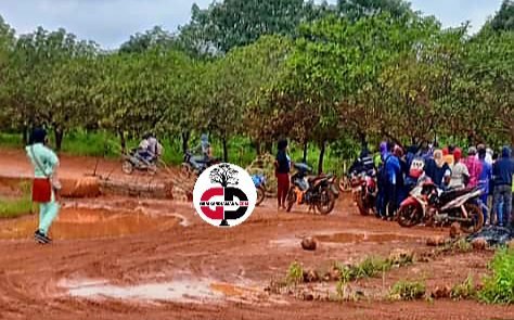 Loïla/ Mandiana : Grogne des femmes ménagères de la société de restauration Oudiala. 1 Loïla/ Mandiana : Grogne des femmes ménagères de la société de restauration Oudiala.