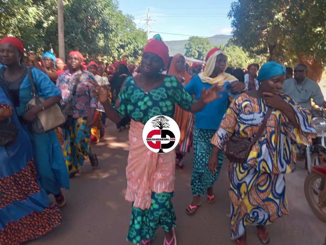 Urgent /Manifestation à Dabola : les femmes dans la rue pour exiger la construction du grand marché 1 Urgent /Manifestation à Dabola : les femmes dans la rue pour exiger la construction du grand marché