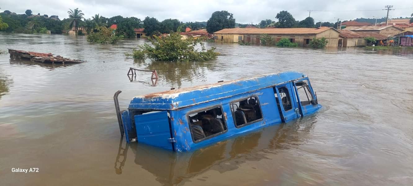 Guéckédou : Plusieurs quartiers inondés suite à une forte pluie qui s'est abattue sur la ville. 1 Guéckédou : Plusieurs quartiers inondés suite à une forte pluie qui s'est abattue sur la ville.