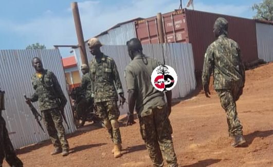 Konkoye (Mandiana) : Les citoyens pourchassés par les militaires, qui s'opposent à l'exploitation illégale de l'or par la pocline. 1 Konkoye (Mandiana) : Les citoyens pourchassés par les militaires, qui s'opposent à l'exploitation illégale de l'or par la pocline.
