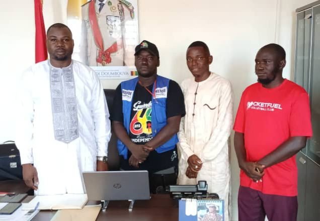 Siguiri : Une Mission du Groupe Gbaikandjamana Web Média rencontre le Président de la délégation Spéciale. 1 Siguiri : Une Mission du Groupe Gbaikandjamana Web Média rencontre le Président de la délégation Spéciale.