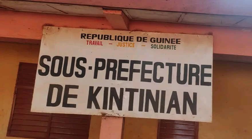 Siguiri : Un voleur a réussi à tromper la vigilance d’un taulier, deux mécaniciens et d'un conducteur de Moto-taxi ( les faits ) 1 Siguiri : Un voleur a réussi à tromper la vigilance d’un taulier, deux mécaniciens et d'un conducteur de Moto-taxi ( les faits )
