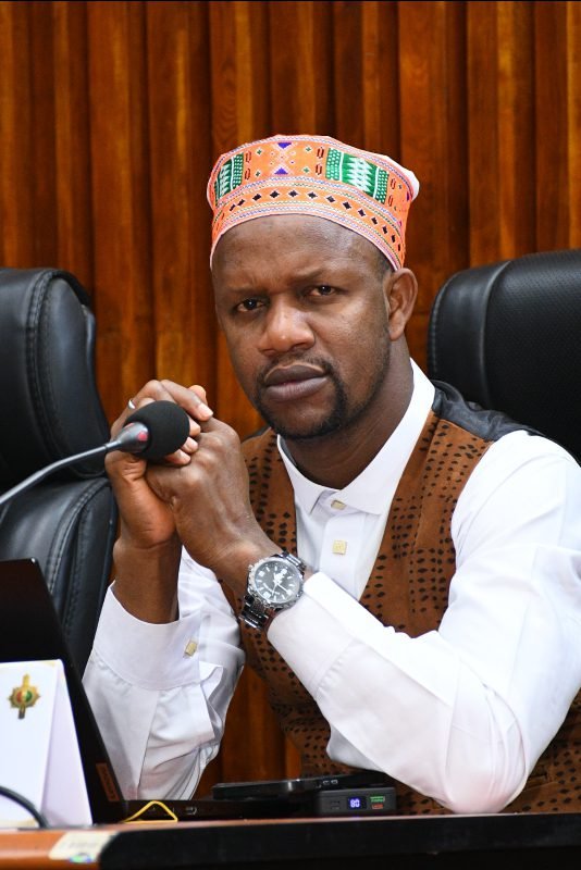 Vérité et engagement pour la culture: On prétend que le président de la Transition, le général Mamadi Doumbouya, distribuerait des véhicules aux artistes. Soyons clairs : "c'est faux ! " 1 Vérité et engagement pour la culture: On prétend que le président de la Transition, le général Mamadi Doumbouya, distribuerait des véhicules aux artistes. Soyons clairs : "c'est faux ! "