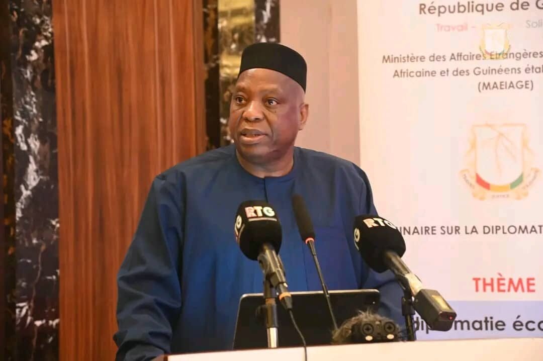 Tribune : « Dr Morissanda, un géant dont l’œuvre rayonne, défiant ses détracteurs.» (Par Facely Sanoh) 1 Tribune : « Dr Morissanda, un géant dont l’œuvre rayonne, défiant ses détracteurs.» (Par Facely Sanoh)