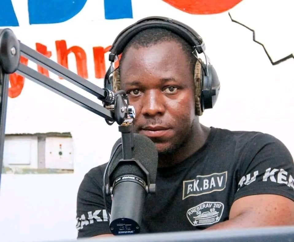 "Où sont passés les 100 millions de Bah Oury pour la maison de la presse de Kankan ?” Par Facely Sanoh ! 1 "Où sont passés les 100 millions de Bah Oury pour la maison de la presse de Kankan ?” Par Facely Sanoh !