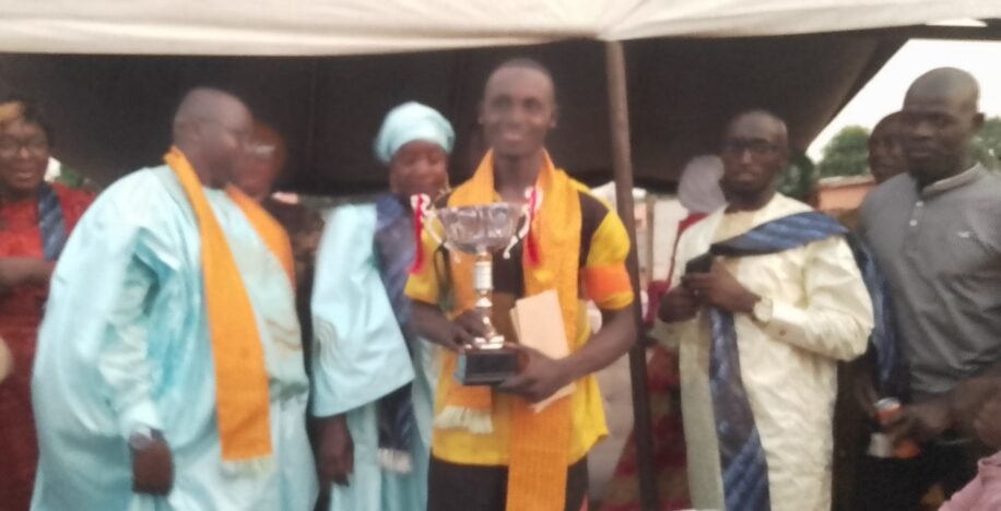 Kankan : Espoir de Senkouna remporte le trophée Siaka Ballo du tournoi "Ramadan Foot" 1 Kankan : Espoir de Senkouna remporte le trophée Siaka Ballo du tournoi "Ramadan Foot"