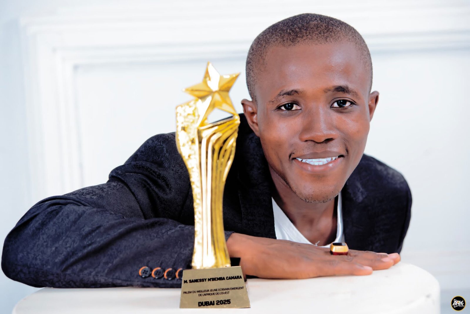 Sanassy Mbemba Camara sacré « Meilleur Jeune Écrivain Émergent de l’Afrique de l’Ouest » à Dubaï 1 Sanassy Mbemba Camara sacré « Meilleur Jeune Écrivain Émergent de l’Afrique de l’Ouest » à Dubaï