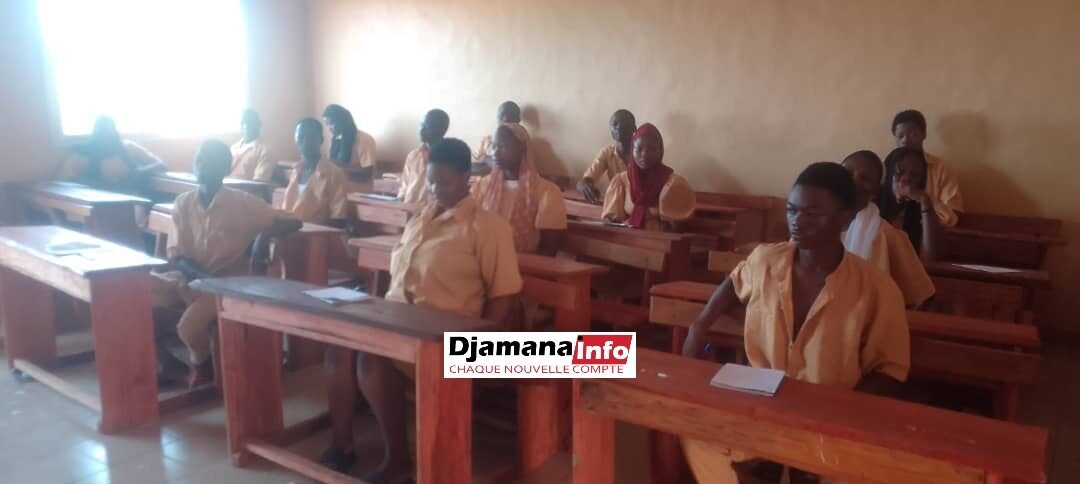 Siguiri : Lancement serein des examens blancs dans les établissements scolaires 1 Siguiri : Lancement serein des examens blancs dans les établissements scolaires