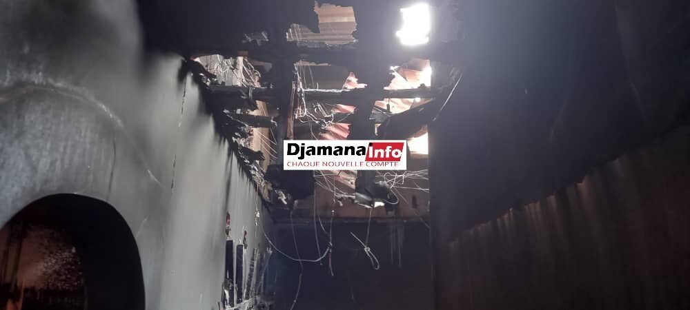 Incendie à Téléladji, secteur Condéla (Siguiri) : d'importants dégâts matériels, aucune perte en vie humaine 1 Incendie à Téléladji, secteur Condéla (Siguiri) : d'importants dégâts matériels, aucune perte en vie humaine